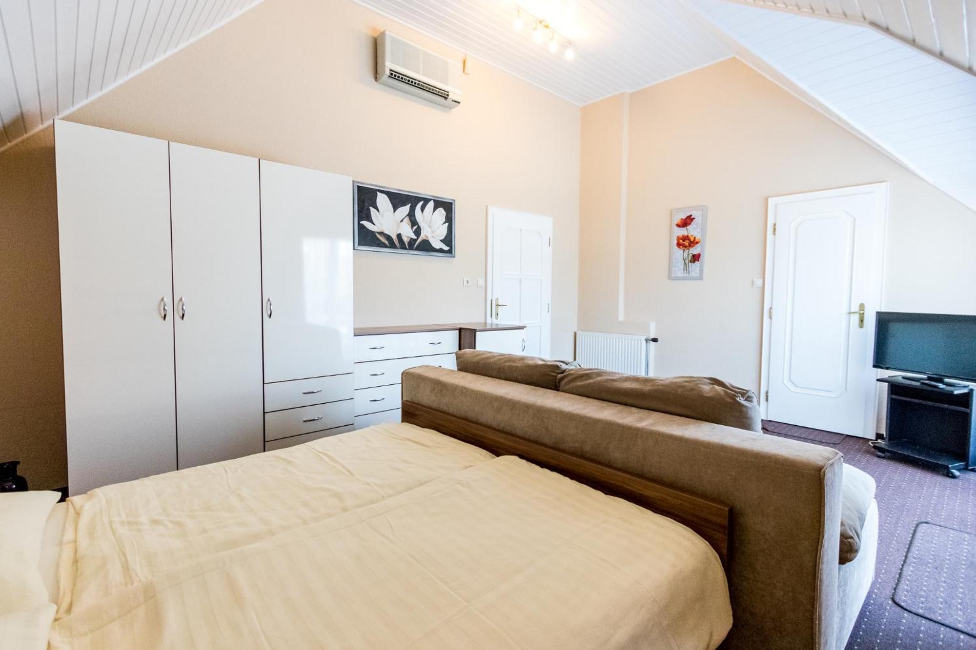 Haus Sonnenhof Hotel Siofok Luaran gambar